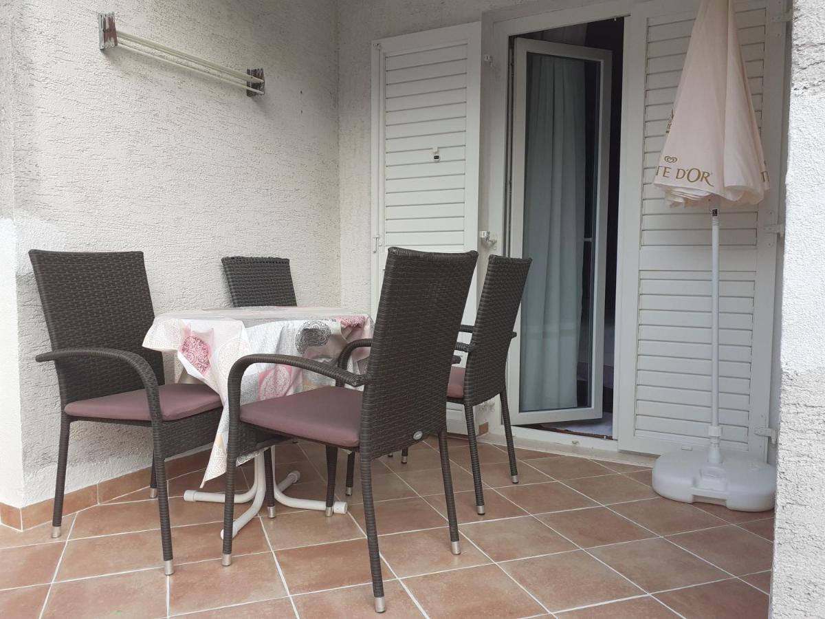 Omis Apartmani Mouse Luaran gambar