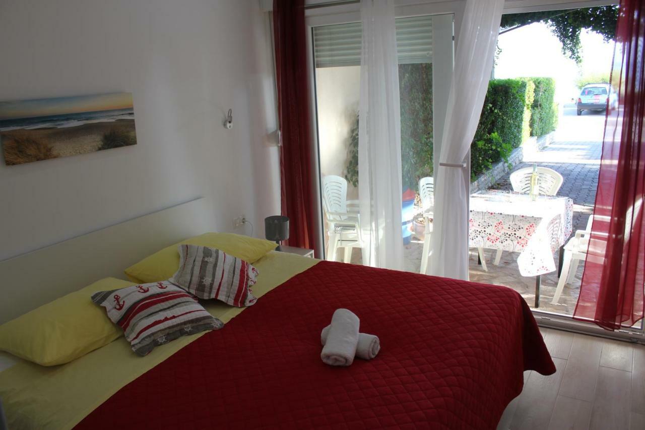 Omis Apartmani Mouse Luaran gambar