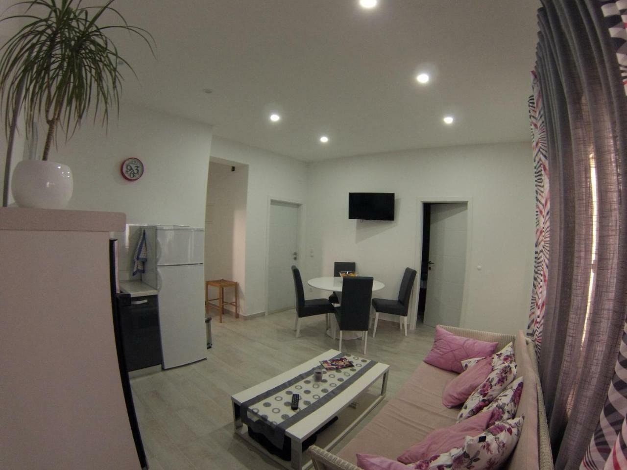 Omis Apartmani Mouse Luaran gambar